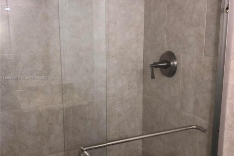 Снять в аренду кондоминиум в Майами, Флорида 2 спальни, 100.8м2, № 1948062 - фото 18