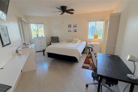 Copropriété à vendre à Tamarac, Floride: 2 chambres, 136.47 m2 № 2002154 - photo 11