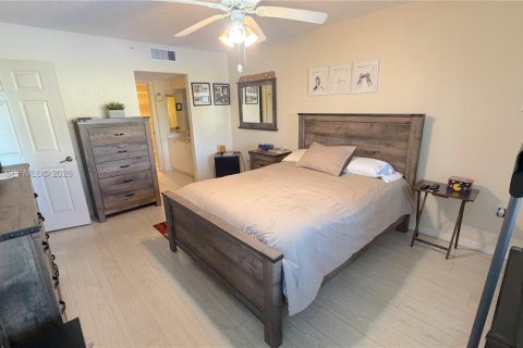 Copropriété à vendre à Tamarac, Floride: 2 chambres, 136.47 m2 № 2002154 - photo 15