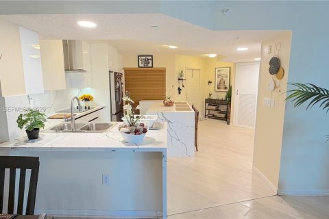 Copropriété à vendre à Tamarac, Floride: 2 chambres, 136.47 m2 № 2002154 - photo 4