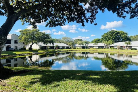 Condo in Coconut Creek, Florida, 3 bedrooms  № 1995200 - photo 3