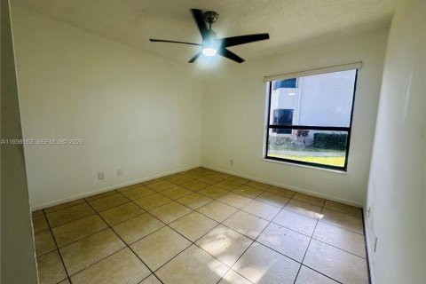 Condo in Coconut Creek, Florida, 3 bedrooms  № 1995200 - photo 16