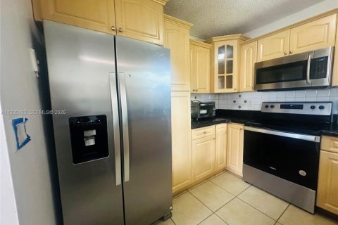 Condo in Coconut Creek, Florida, 3 bedrooms  № 1995200 - photo 9