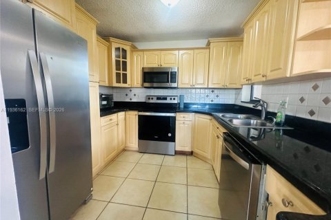 Condo in Coconut Creek, Florida, 3 bedrooms  № 1995200 - photo 8