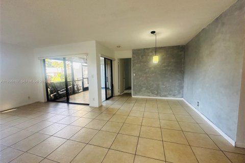 Condo in Coconut Creek, Florida, 3 bedrooms  № 1995200 - photo 4