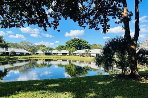 Condo in Coconut Creek, Florida, 3 bedrooms  № 1995200