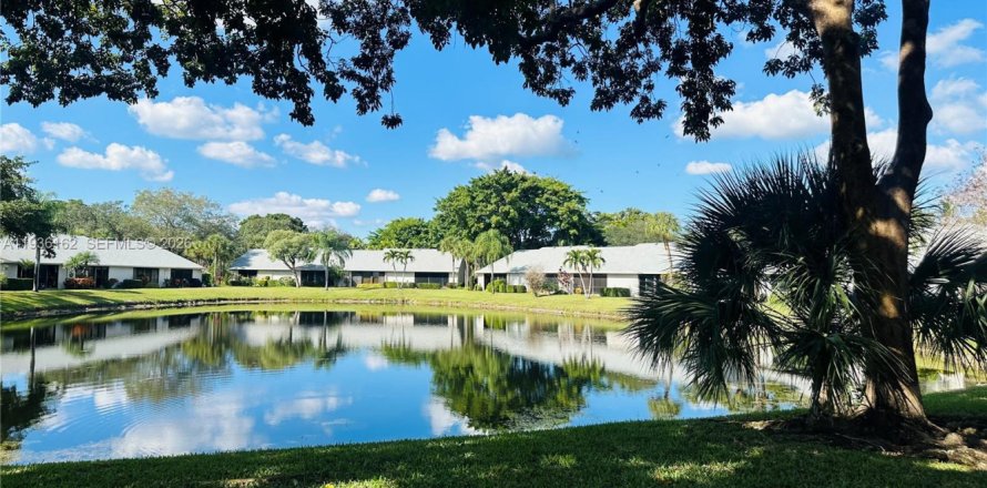 Condo in Coconut Creek, Florida, 3 bedrooms  № 1995200