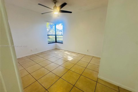 Condo in Coconut Creek, Florida, 3 bedrooms  № 1995200 - photo 13