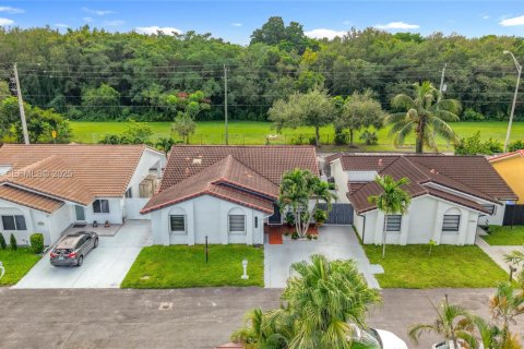 Купить виллу или дом в Майами, Флорида 3 спальни, 133.22м2, № 1976579 - фото 2