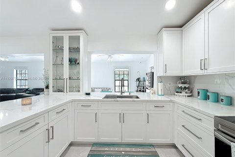 Купить виллу или дом в Майами, Флорида 3 спальни, 133.22м2, № 1976579 - фото 11