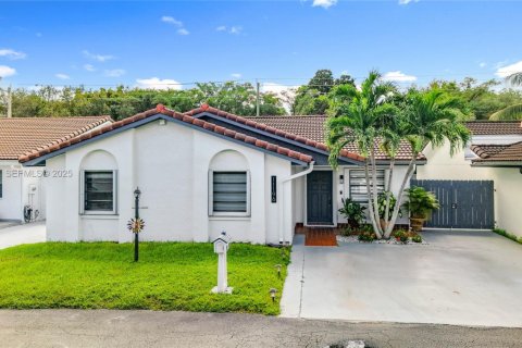 Купить виллу или дом в Майами, Флорида 3 спальни, 133.22м2, № 1976579 - фото 1