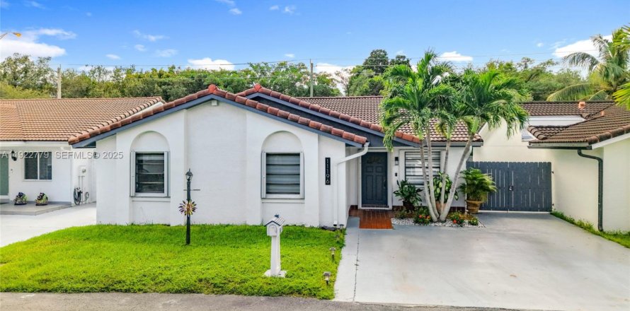 Дом в Майами, Флорида 3 спальни, 133.22м2 № 1976579