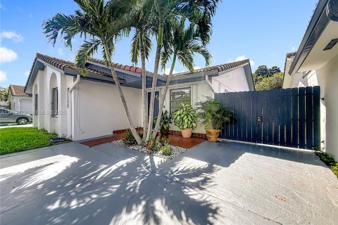 Купить виллу или дом в Майами, Флорида 3 спальни, 133.22м2, № 1976579 - фото 4