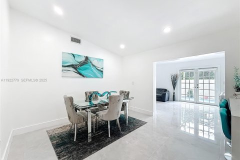 Купить виллу или дом в Майами, Флорида 3 спальни, 133.22м2, № 1976579 - фото 8