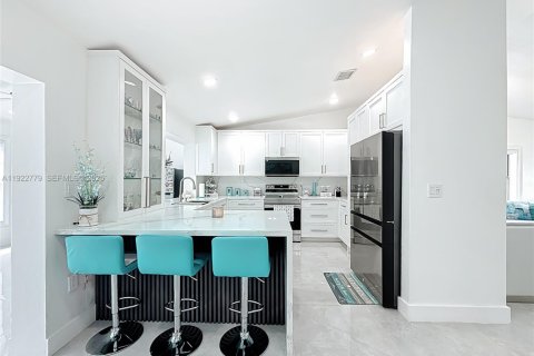 Купить виллу или дом в Майами, Флорида 3 спальни, 133.22м2, № 1976579 - фото 13