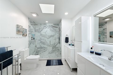 Купить виллу или дом в Майами, Флорида 3 спальни, 133.22м2, № 1976579 - фото 18