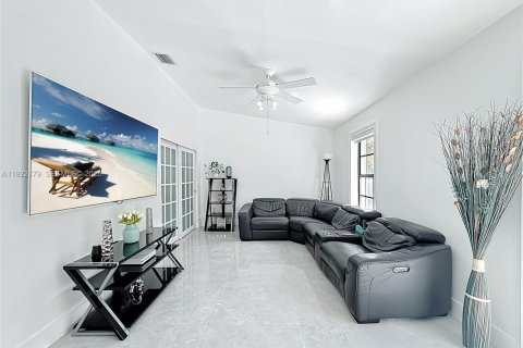 Купить виллу или дом в Майами, Флорида 3 спальни, 133.22м2, № 1976579 - фото 16