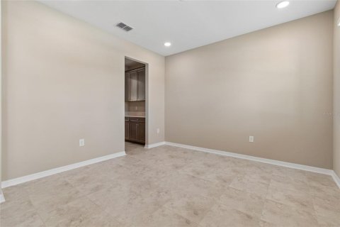 House in Lakeland, Florida 5 bedrooms, 328.04 sq.m. № 2239612 - photo 5