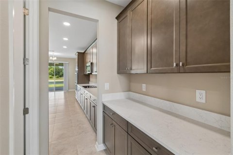 House in Lakeland, Florida 5 bedrooms, 328.04 sq.m. № 2239612 - photo 6