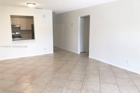 Condo in Coral Springs, Florida, 2 bedrooms  № 2057195 - photo 2