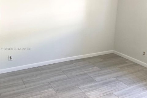 Condo in Coral Springs, Florida, 2 bedrooms  № 2057195 - photo 5