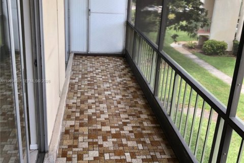 Condo in Coral Springs, Florida, 2 bedrooms  № 2057195 - photo 6