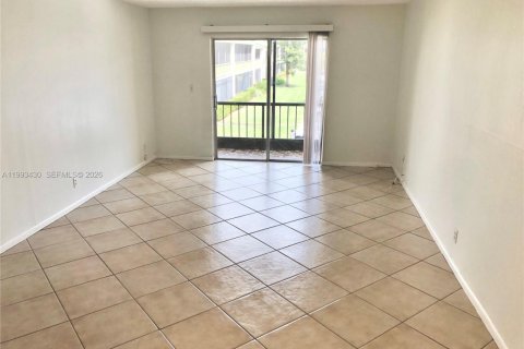 Condo in Coral Springs, Florida, 2 bedrooms  № 2057195 - photo 3