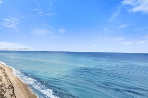 Condo in Riviera Beach, Florida, 2 bedrooms  № 2173075 - photo 2