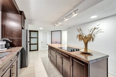 Condo in Riviera Beach, Florida, 2 bedrooms  № 2173075 - photo 11