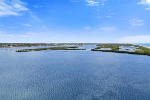Condo in Riviera Beach, Florida, 2 bedrooms  № 2173075 - photo 16