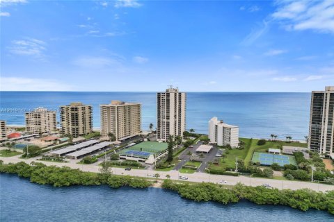 Condo in Riviera Beach, Florida, 2 bedrooms  № 2173075 - photo 5