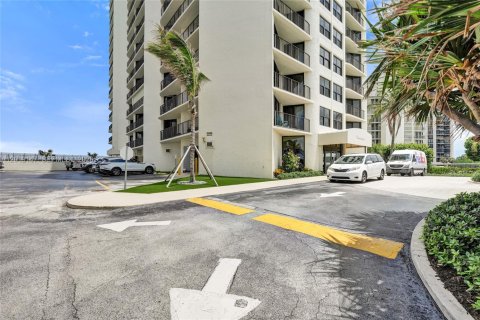 Condo in Riviera Beach, Florida, 2 bedrooms  № 2173075 - photo 18