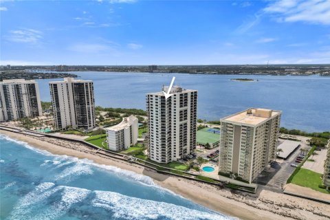 Condo in Riviera Beach, Florida, 2 bedrooms  № 2173075 - photo 3