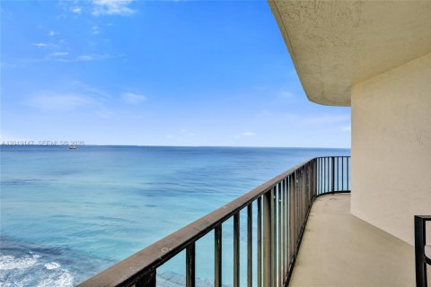 Condo in Riviera Beach, Florida, 2 bedrooms  № 2173075 - photo 9