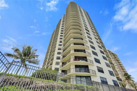 Condo in Riviera Beach, Florida, 2 bedrooms  № 2173075 - photo 25