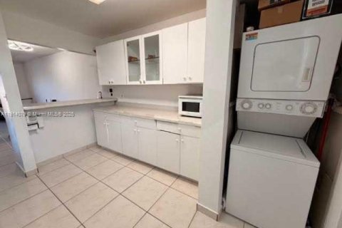Condominio en alquiler en Hialeah, Florida, 1 dormitorio, 80.27 m2 № 1969871 - foto 5