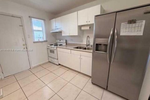 Condominio en alquiler en Hialeah, Florida, 1 dormitorio, 80.27 m2 № 1969871 - foto 6