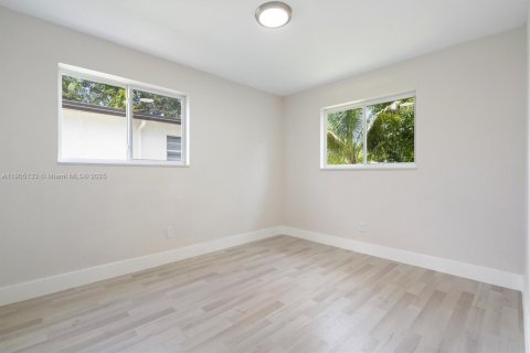 House in West Park, Florida 4 bedrooms, 179.49 sq.m. № 2012113 - photo 22