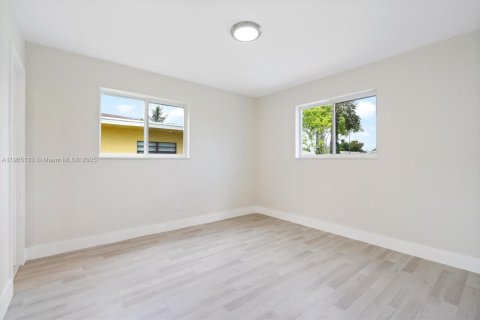 House in West Park, Florida 4 bedrooms, 179.49 sq.m. № 2012113 - photo 18