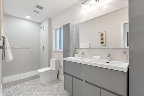 House in West Park, Florida 4 bedrooms, 179.49 sq.m. № 2012113 - photo 17