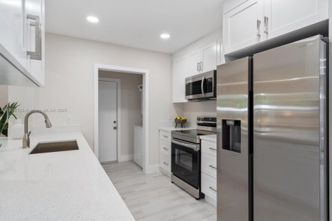 House in West Park, Florida 4 bedrooms, 179.49 sq.m. № 2012113 - photo 7