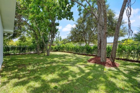 House in West Park, Florida 4 bedrooms, 179.49 sq.m. № 2012113 - photo 25