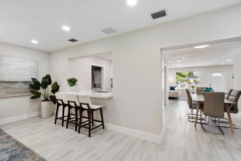 House in West Park, Florida 4 bedrooms, 179.49 sq.m. № 2012113 - photo 11