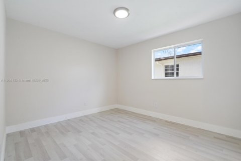 House in West Park, Florida 4 bedrooms, 179.49 sq.m. № 2012113 - photo 21