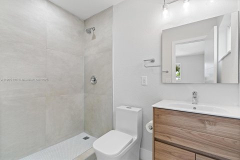 House in West Park, Florida 4 bedrooms, 179.49 sq.m. № 2012113 - photo 20