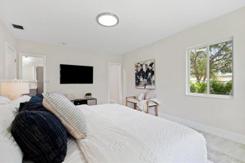 House in West Park, Florida 4 bedrooms, 179.49 sq.m. № 2012113 - photo 16