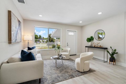 House in West Park, Florida 4 bedrooms, 179.49 sq.m. № 2012113 - photo 5