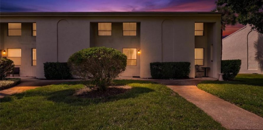 Townhouse in Tampa, Florida 2 bedrooms, 96.99 sq.m. № 2419729