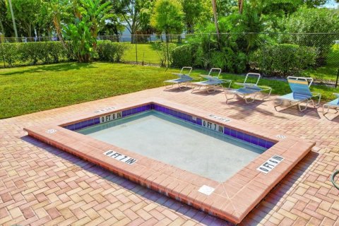 Townhouse in Tampa, Florida 2 bedrooms, 96.99 sq.m. № 2419729 - photo 27