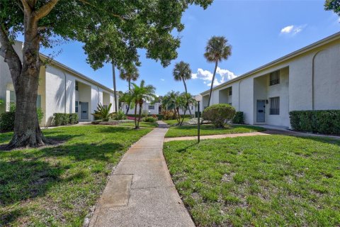 Townhouse in Tampa, Florida 2 bedrooms, 96.99 sq.m. № 2419729 - photo 2